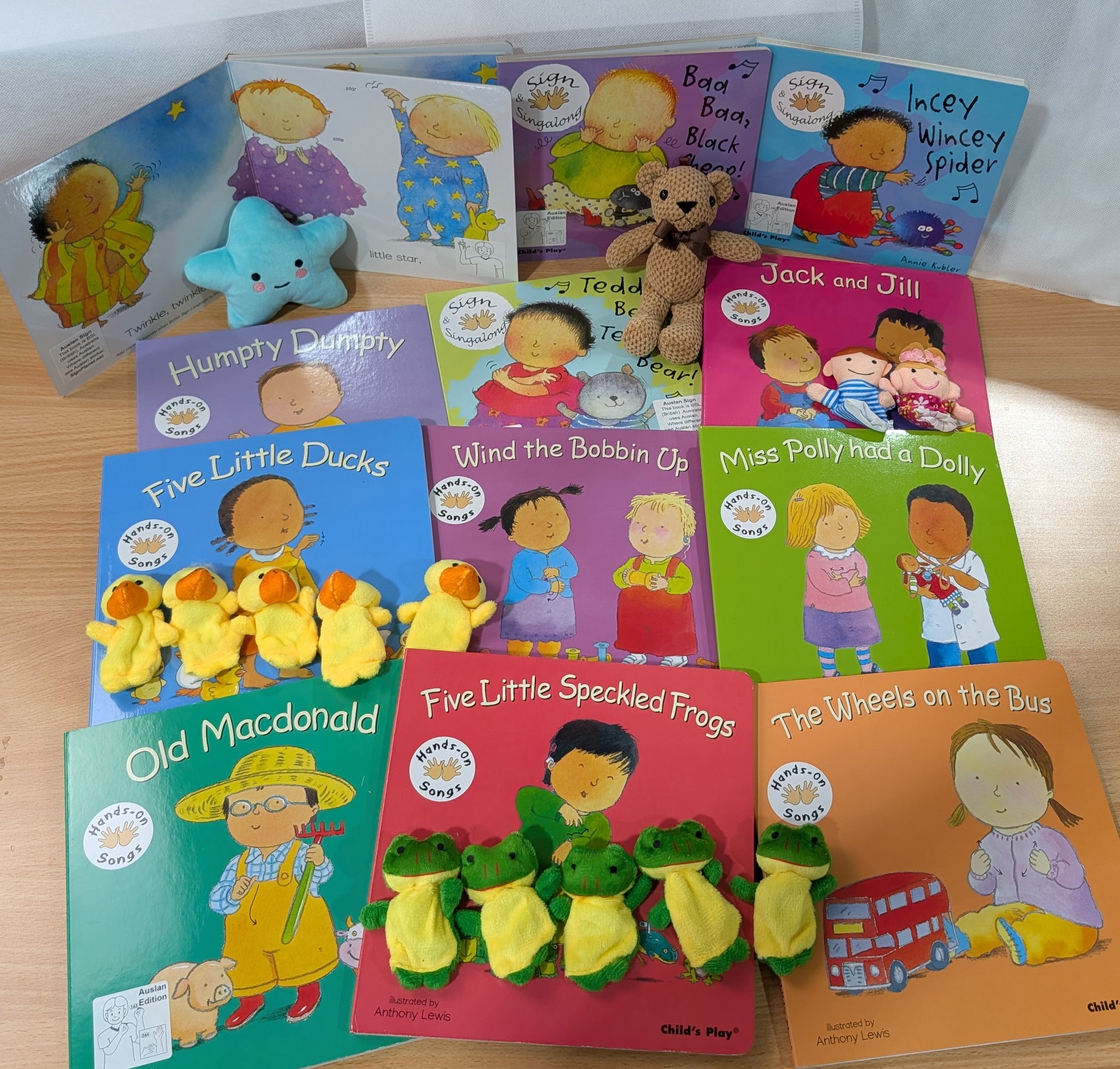 Auslan Nursery Rhyme board book and puppet mega set