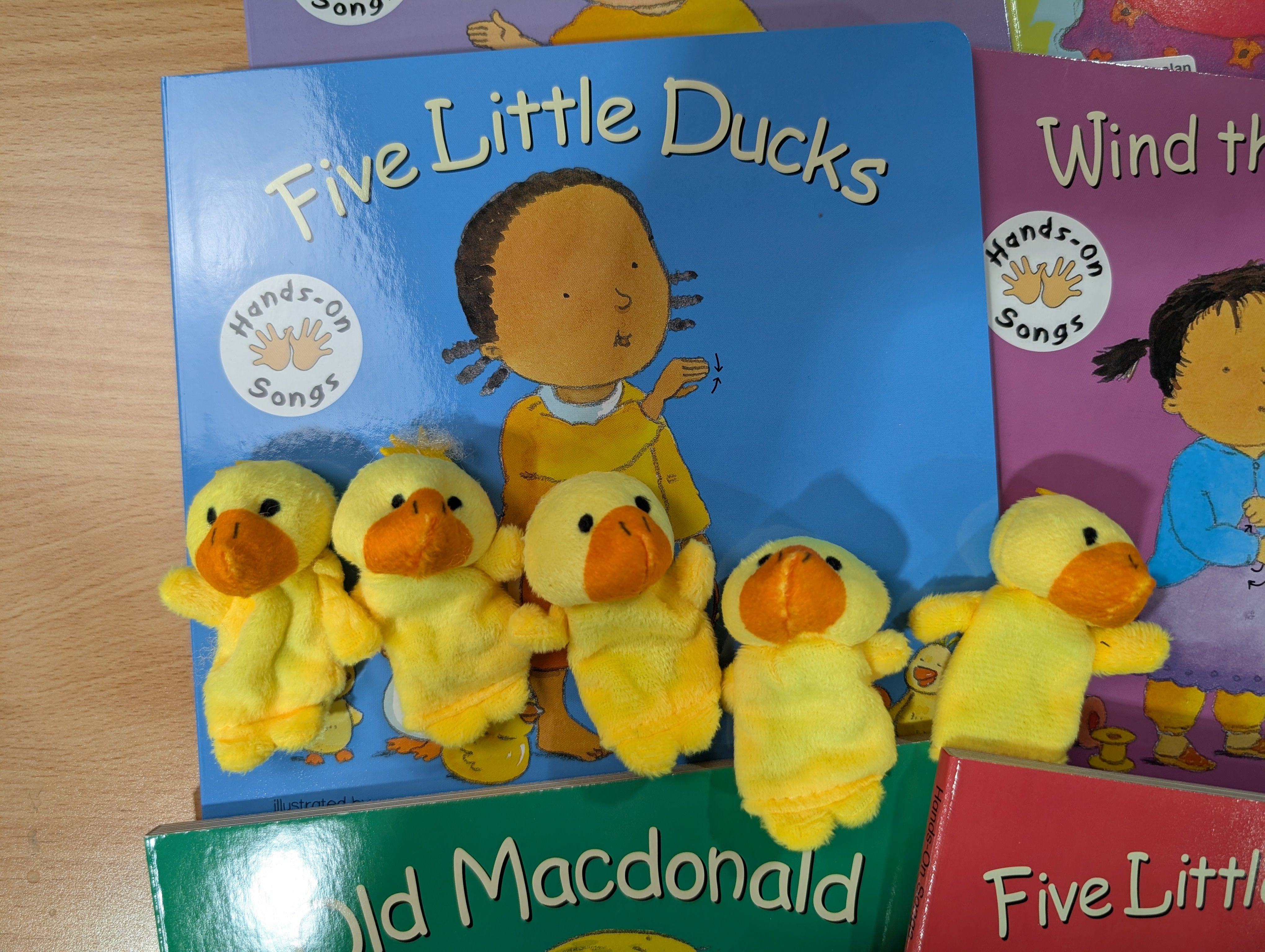 Auslan Nursery Rhyme board book and puppet mega set